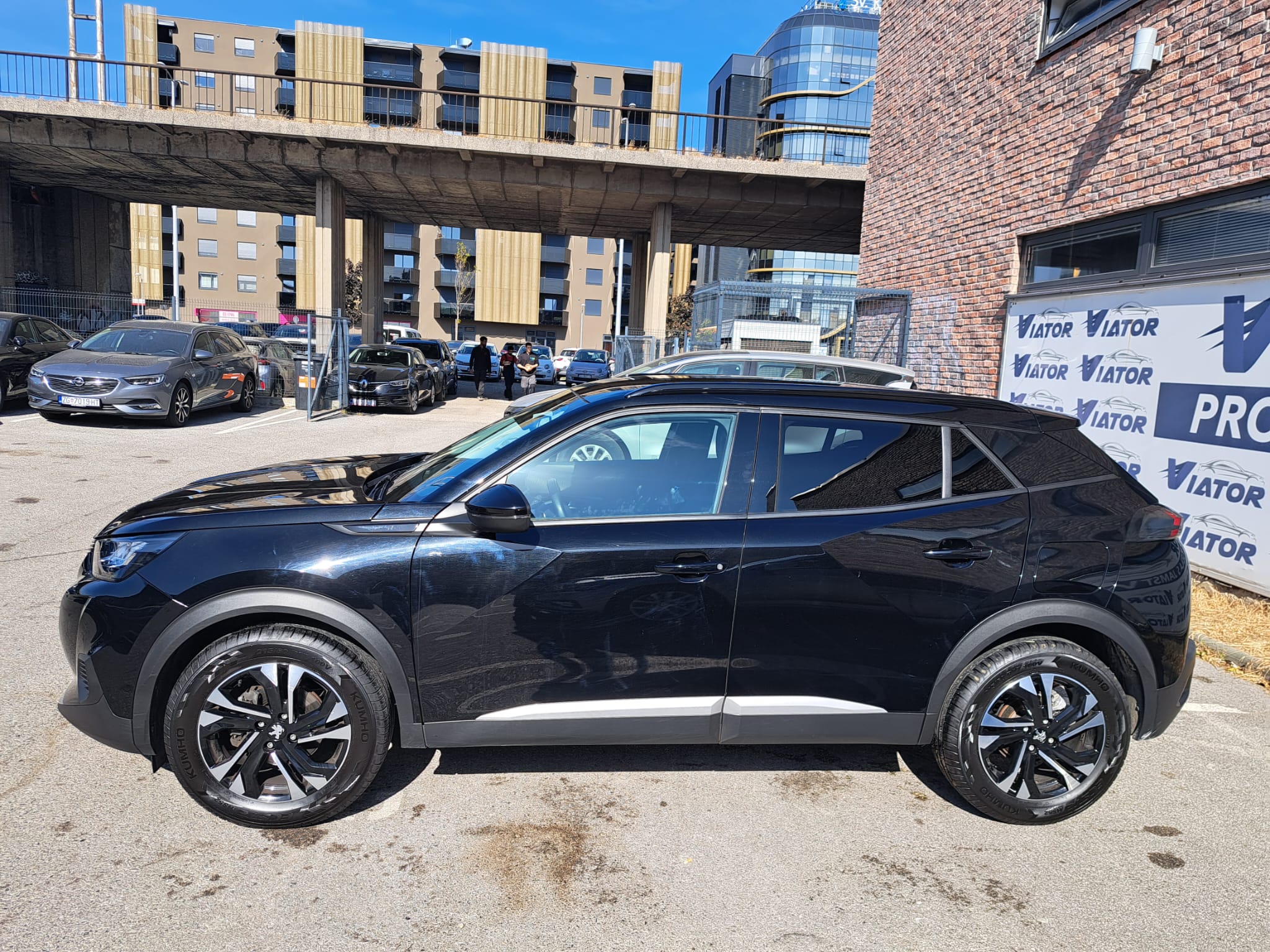 Peugeot 2008 1,2 | AUT.
