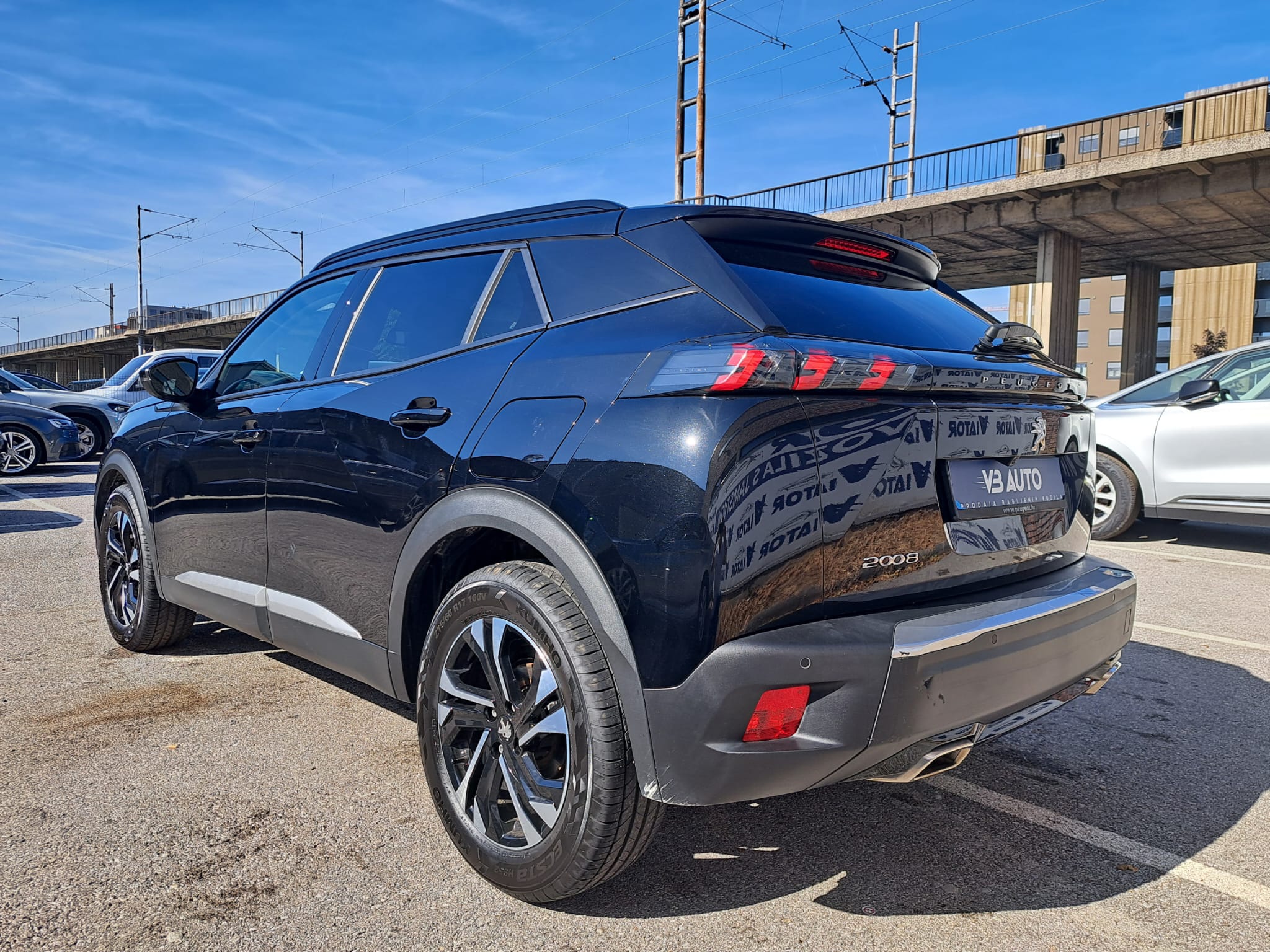 Peugeot 2008 1,2 | AUT.