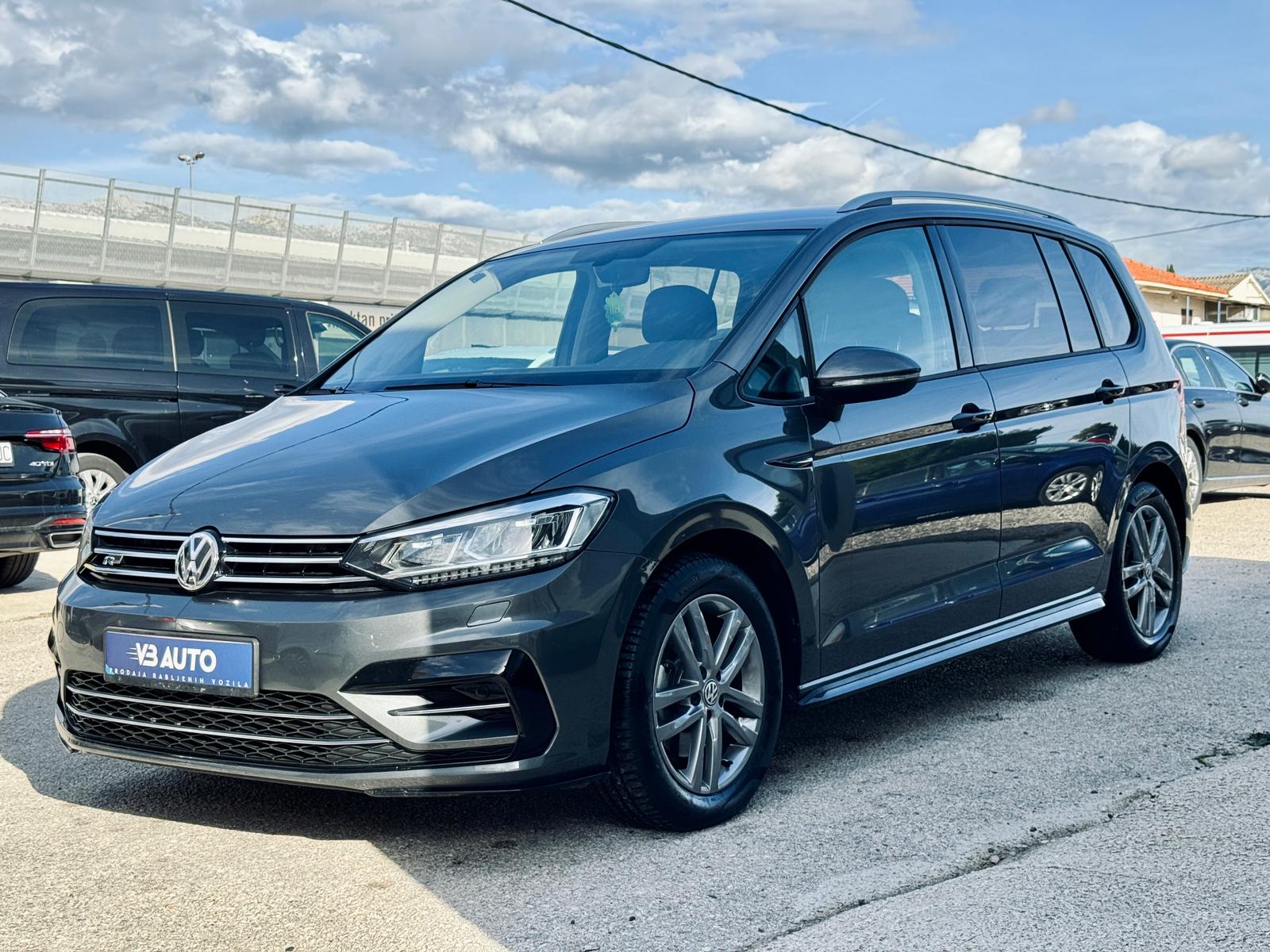 VW Touran 2.0 TDI | AUT R-line