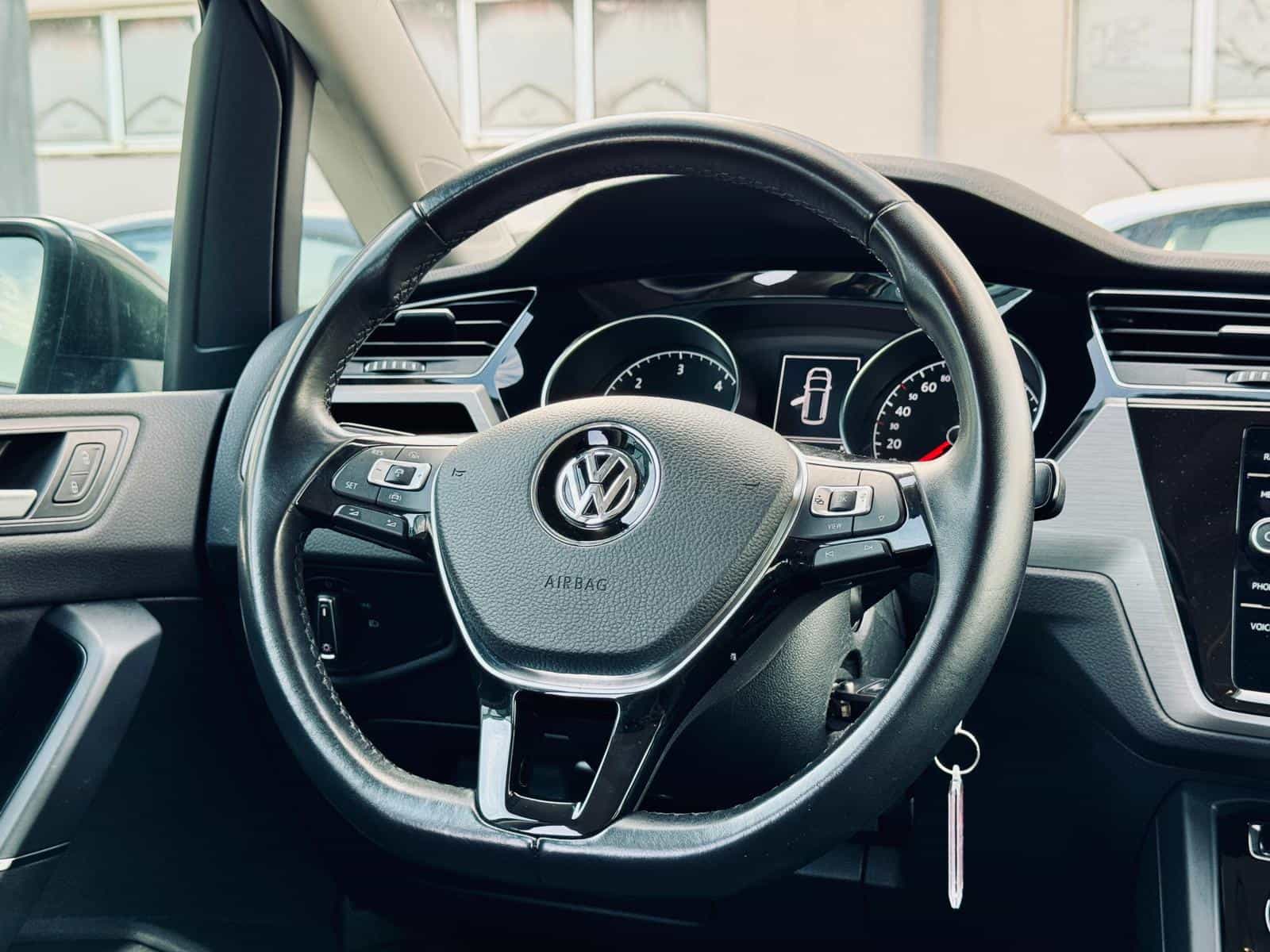 VW Touran 2.0 TDI | AUT R-line