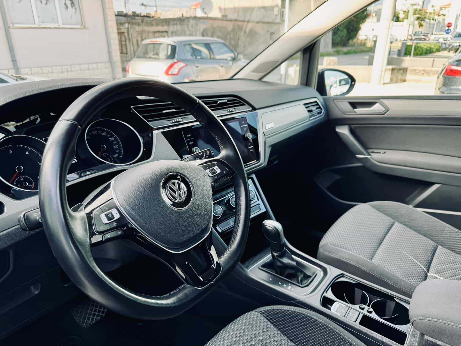 VW Touran 2.0 TDI | AUT R-line