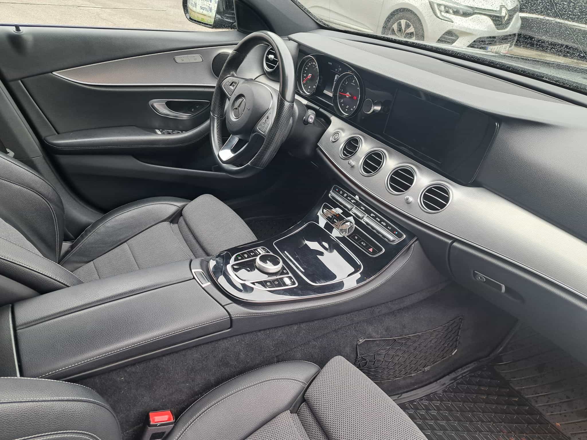 Mercedes-Benz E-klasa 220 D | AUT.