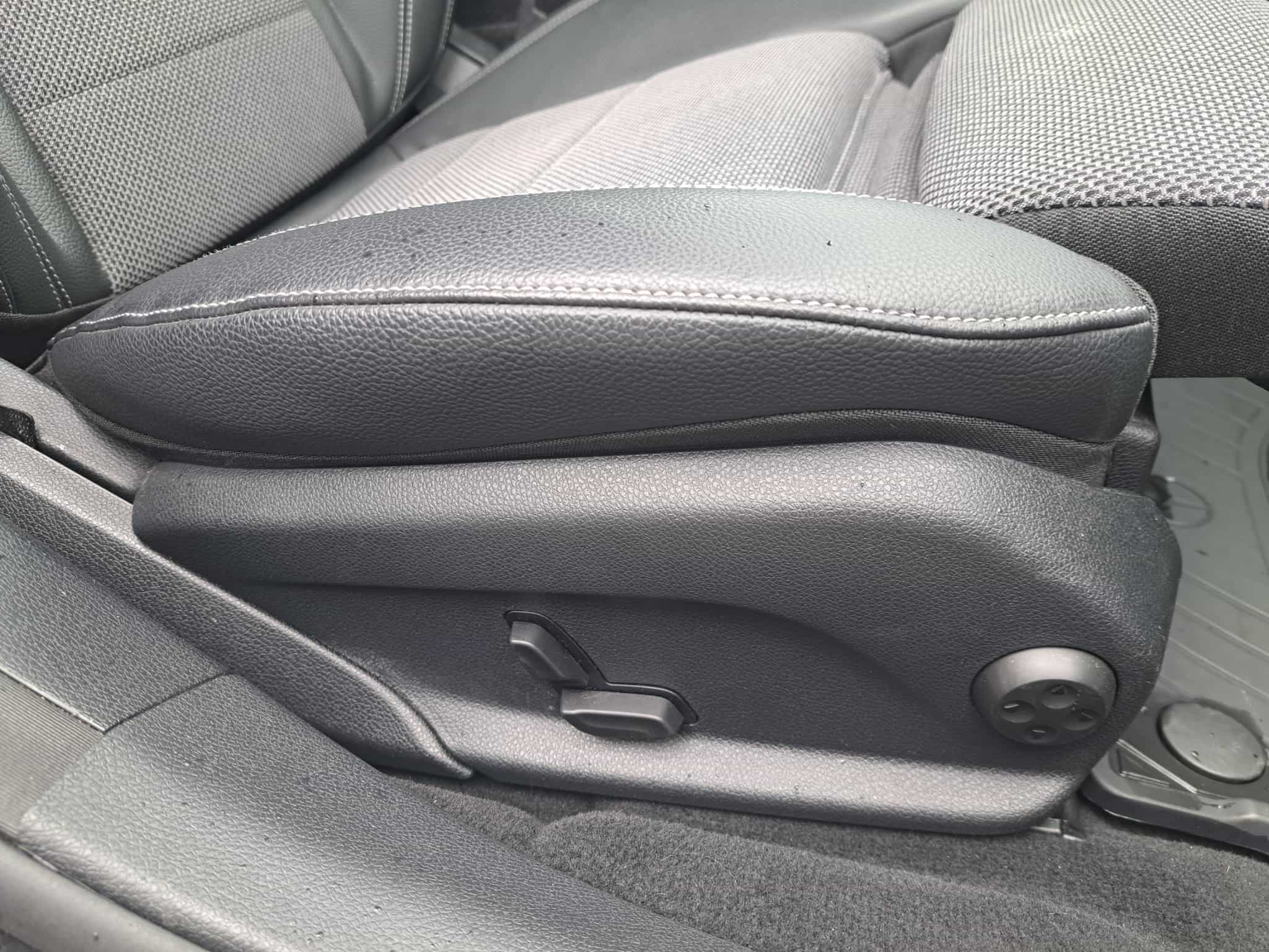 Mercedes-Benz E-klasa 220 D | AUT.