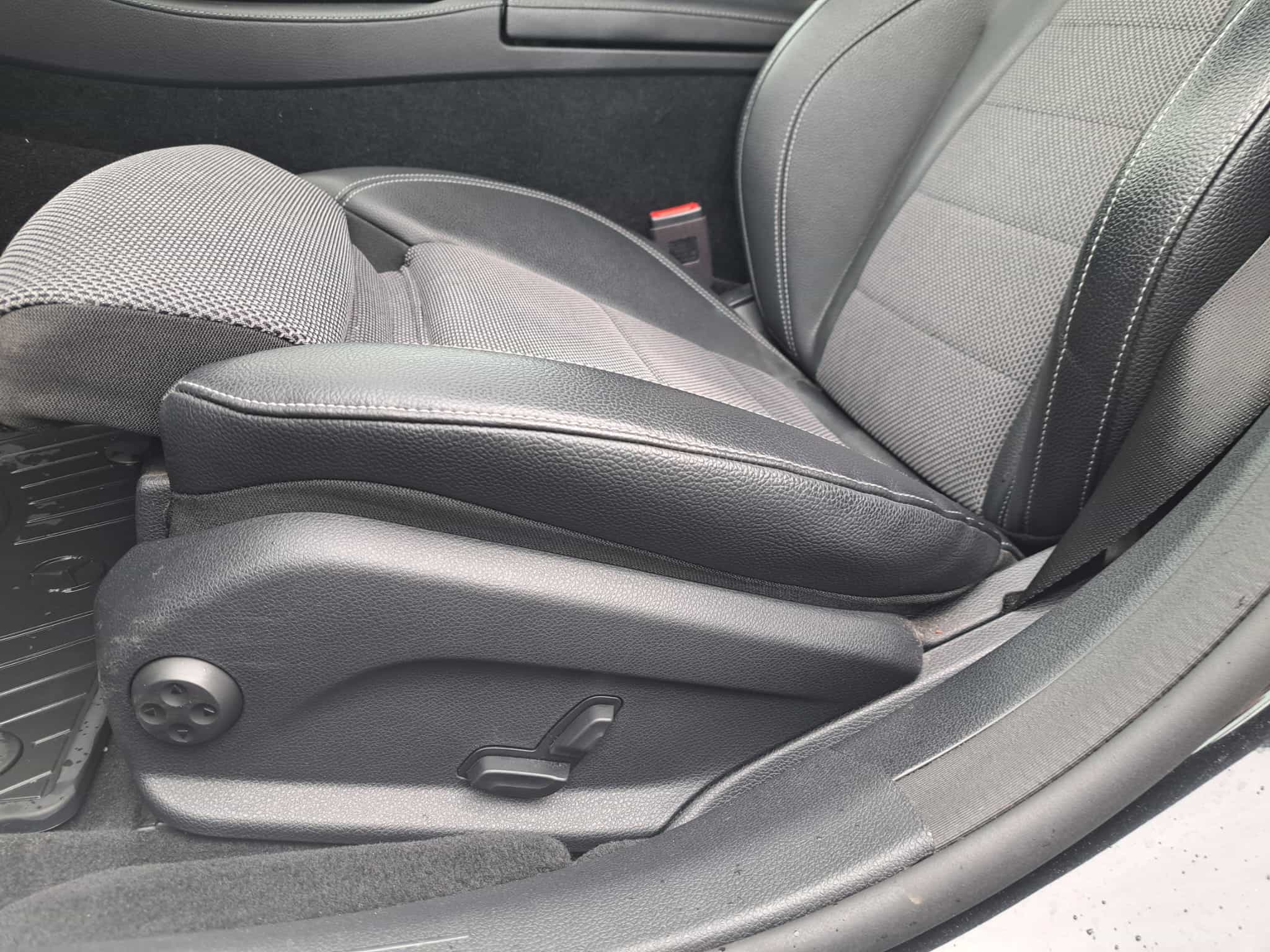 Mercedes-Benz E-klasa 220 D | AUT.