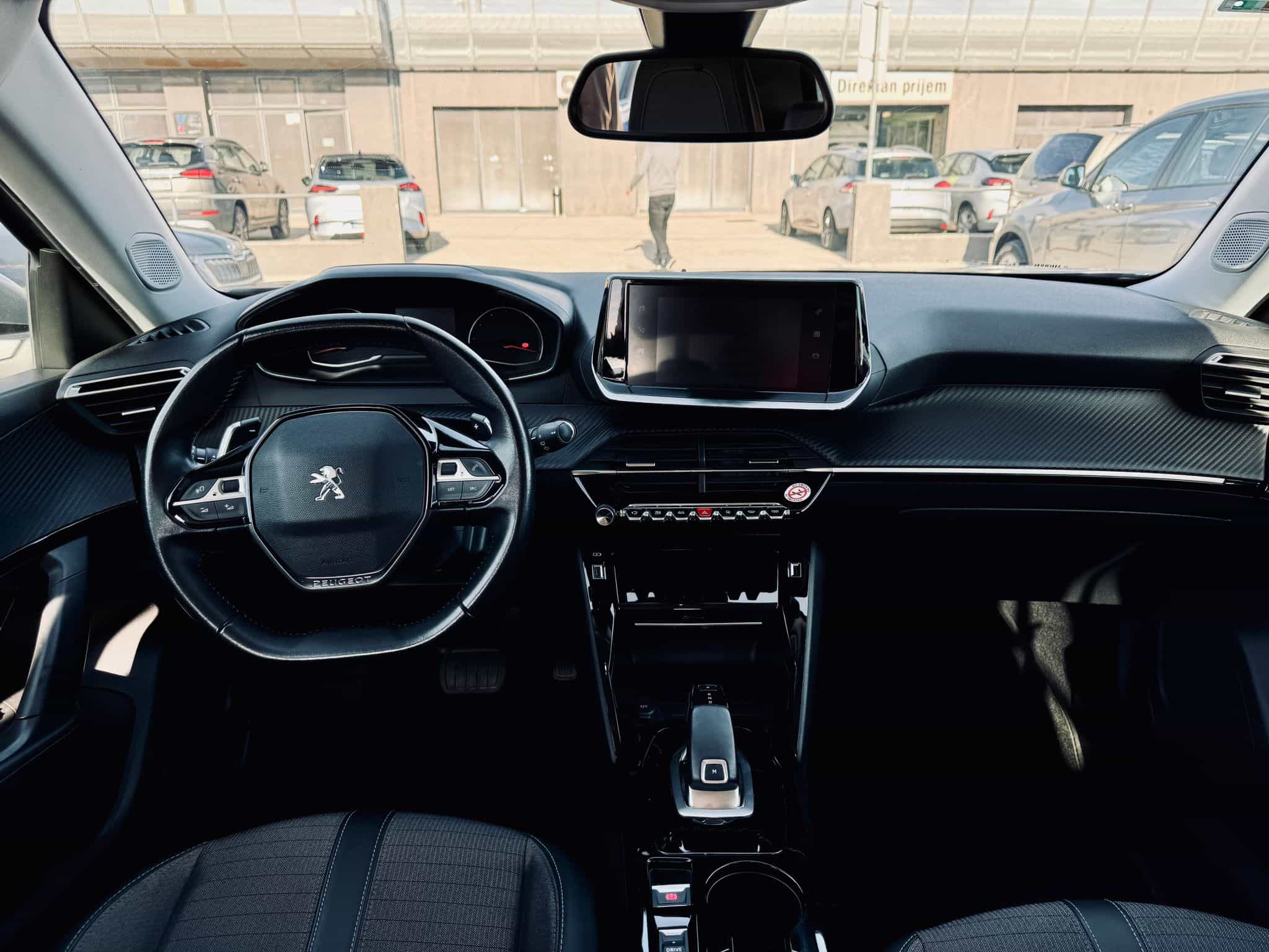 Peugeot 2008 1,2 | AUT.