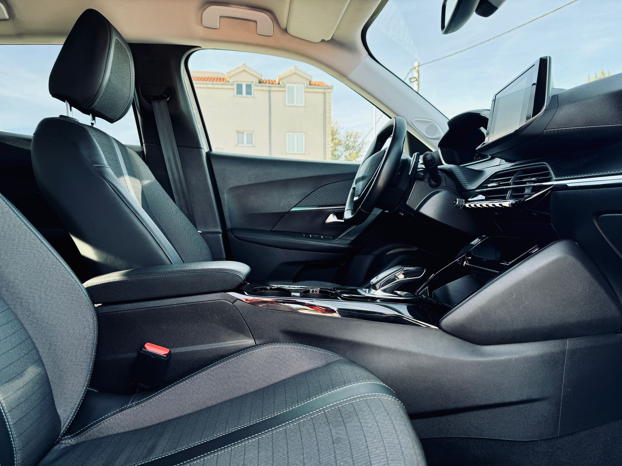 Peugeot 2008 1,2 | AUT.