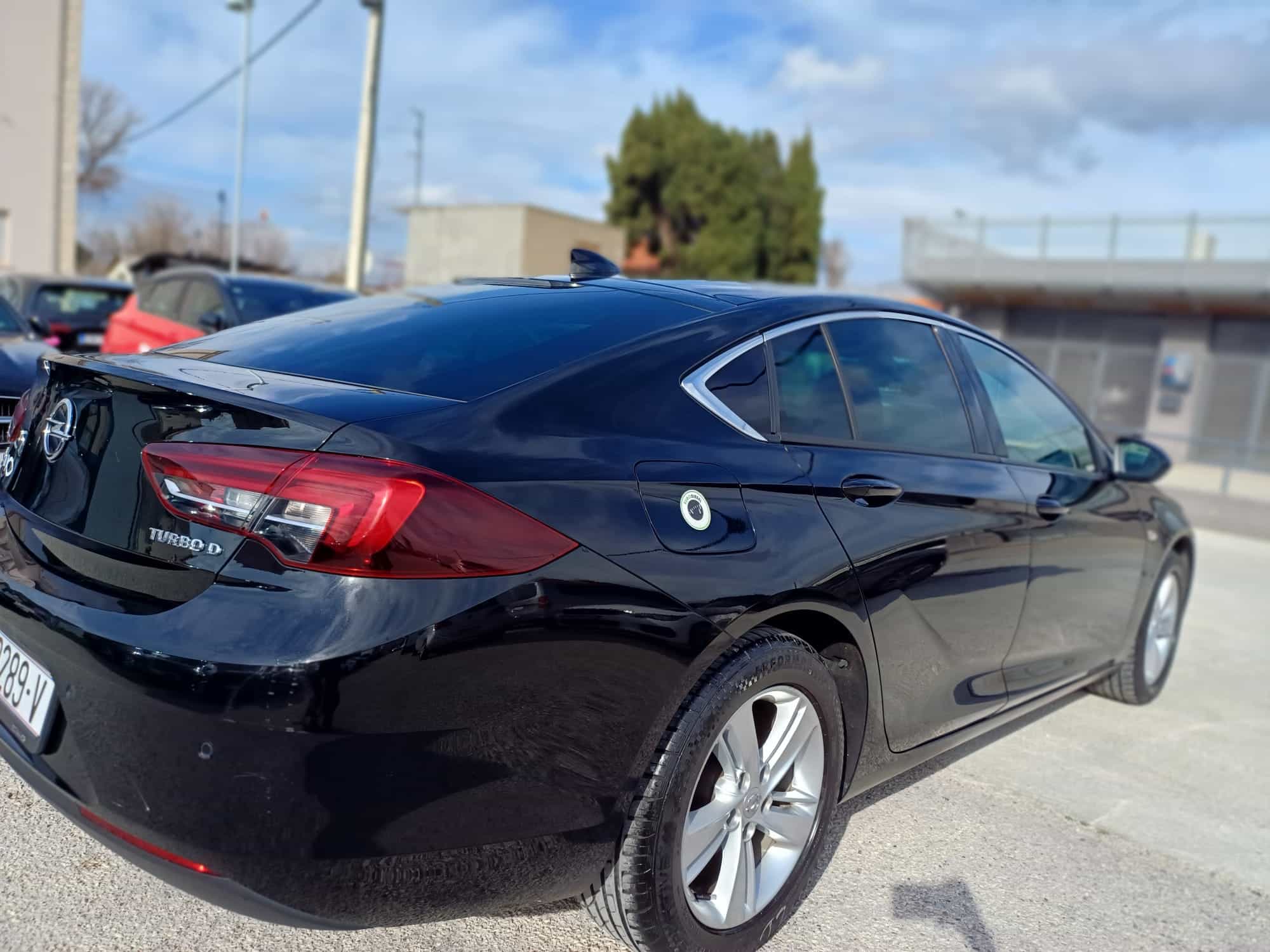 Opel Insignia 1,6 CDTI AUT. / HRV.
