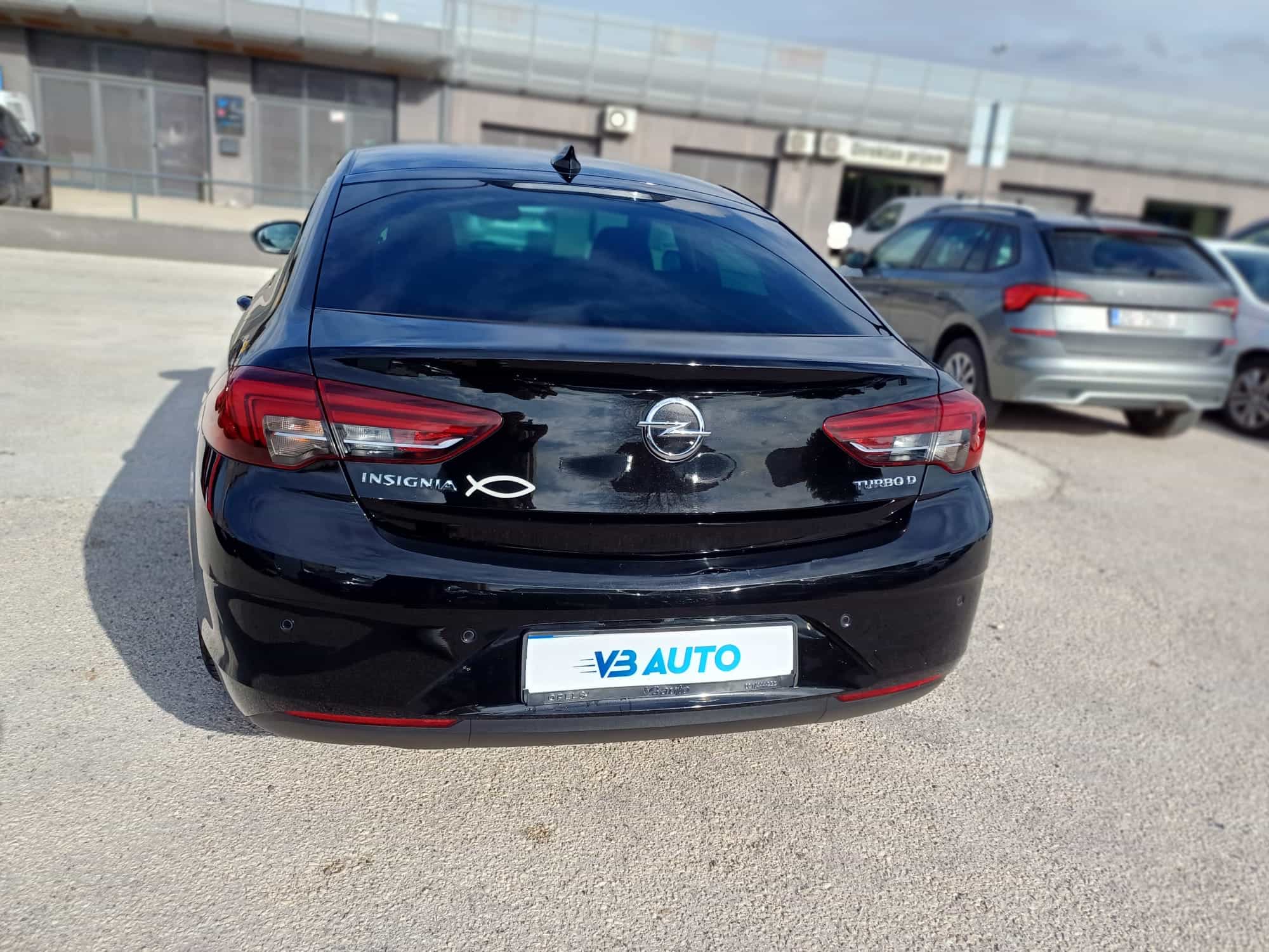 Opel Insignia 1,6 CDTI AUT. / HRV.