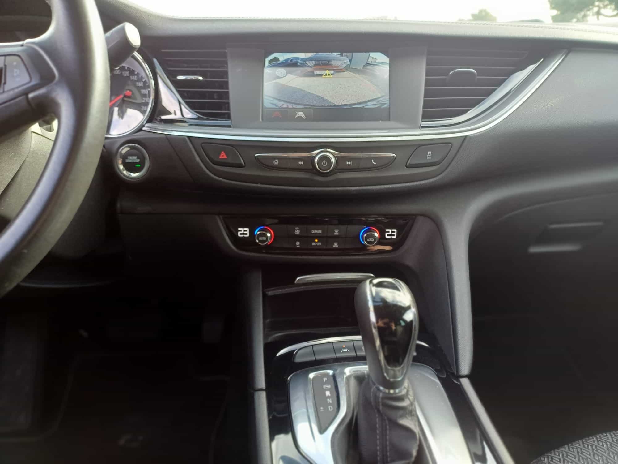 Opel Insignia 1,6 CDTI AUT. / HRV.