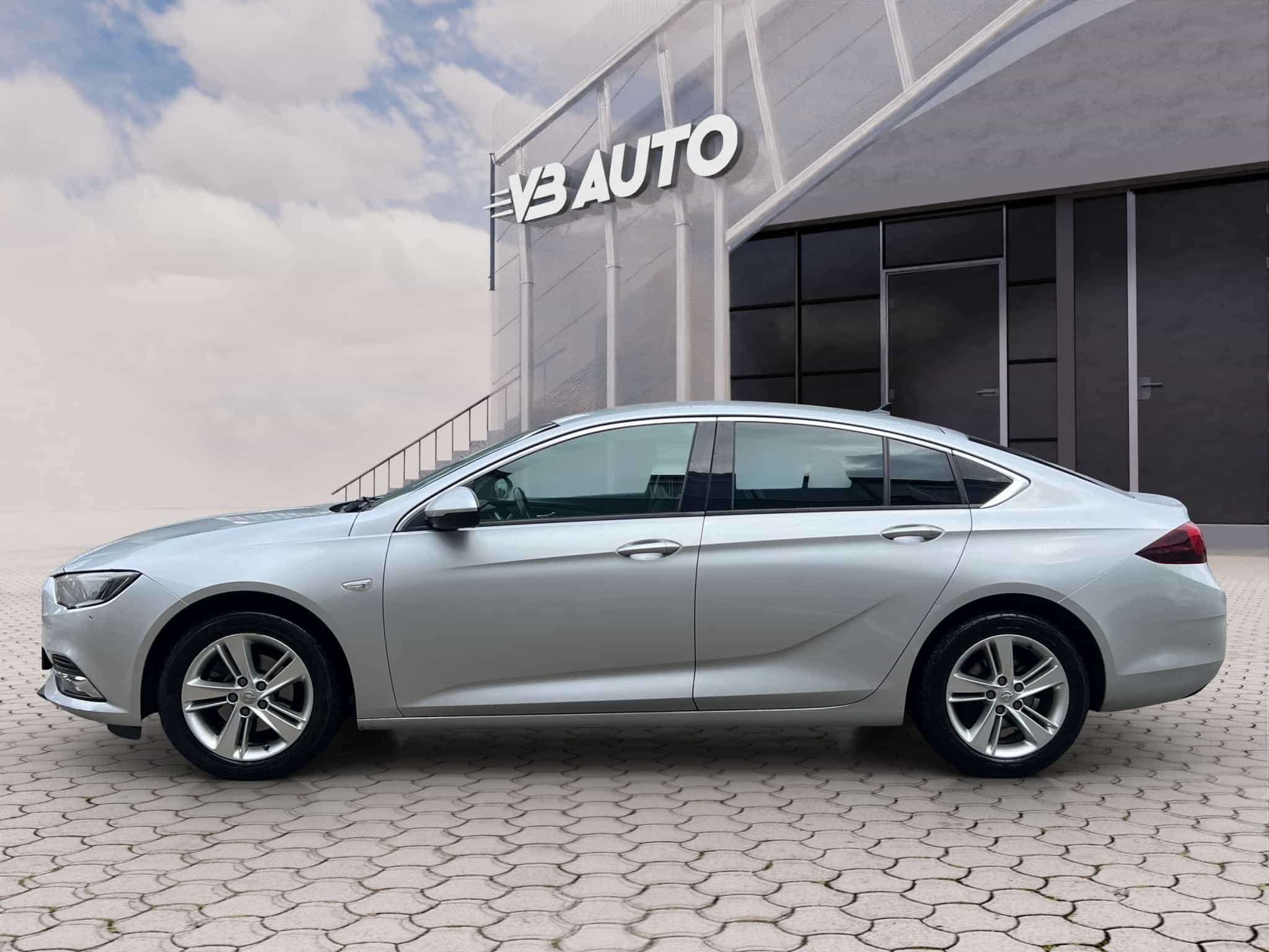 AKCIJA !!! Opel Insignia 1,6 CDTI | HR | SERVISNA | JAMSTVO |