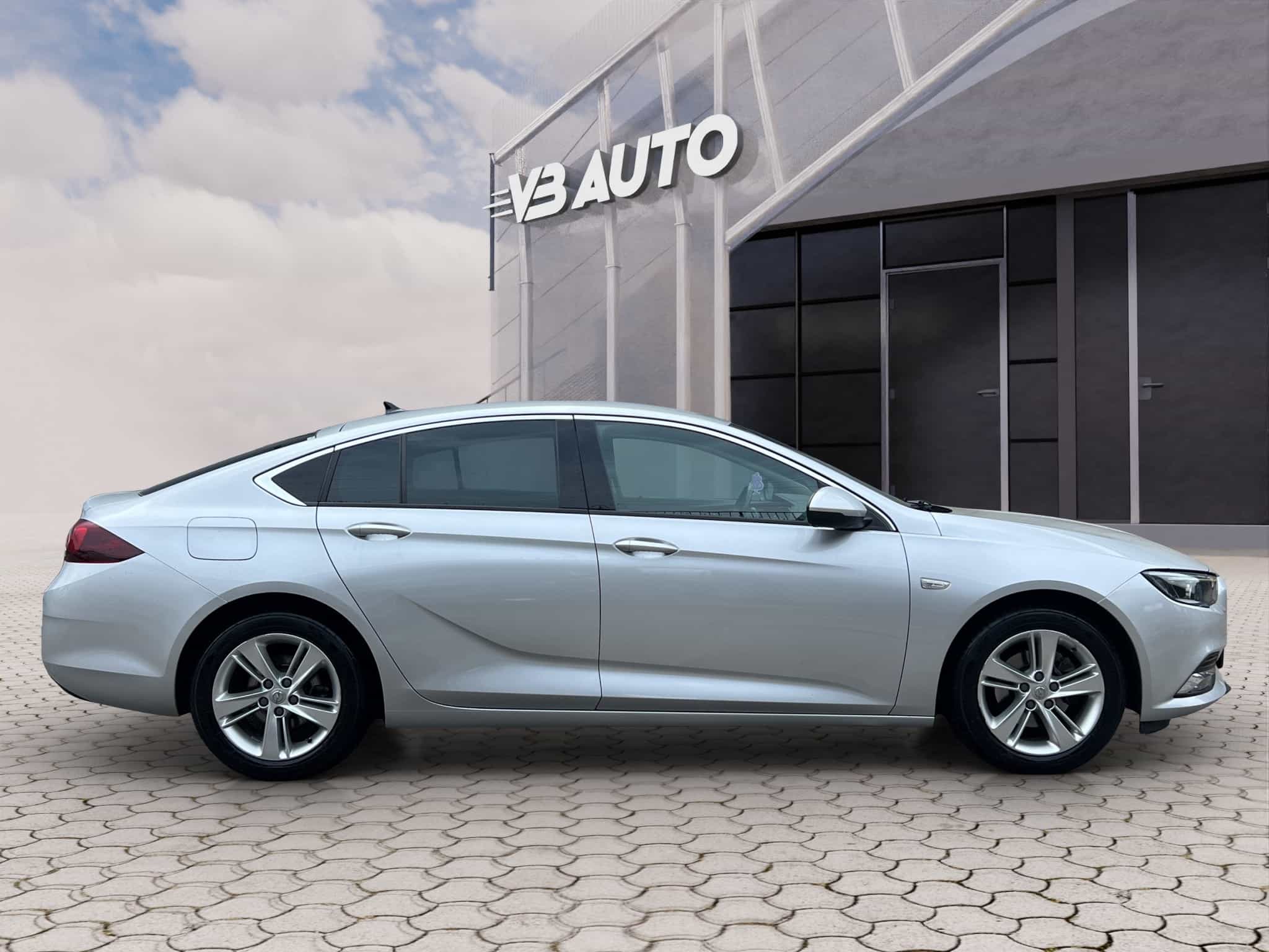 AKCIJA !!! Opel Insignia 1,6 CDTI | HR | SERVISNA | JAMSTVO |